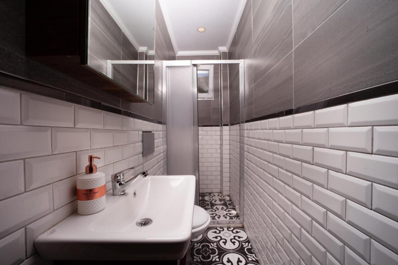 Taxim Cool Hotel Istanbul Bagian luar foto